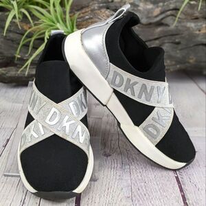 DKNY Little Girls Maddie Stretch Sneakers